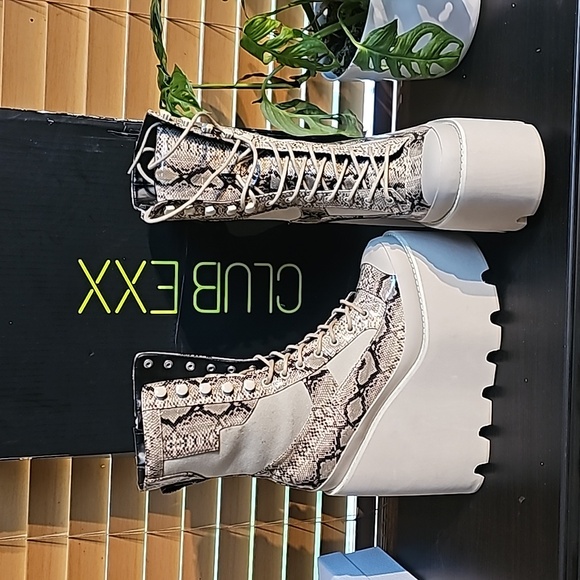 Club Exx Traitor Boots - Picture 1 of 10